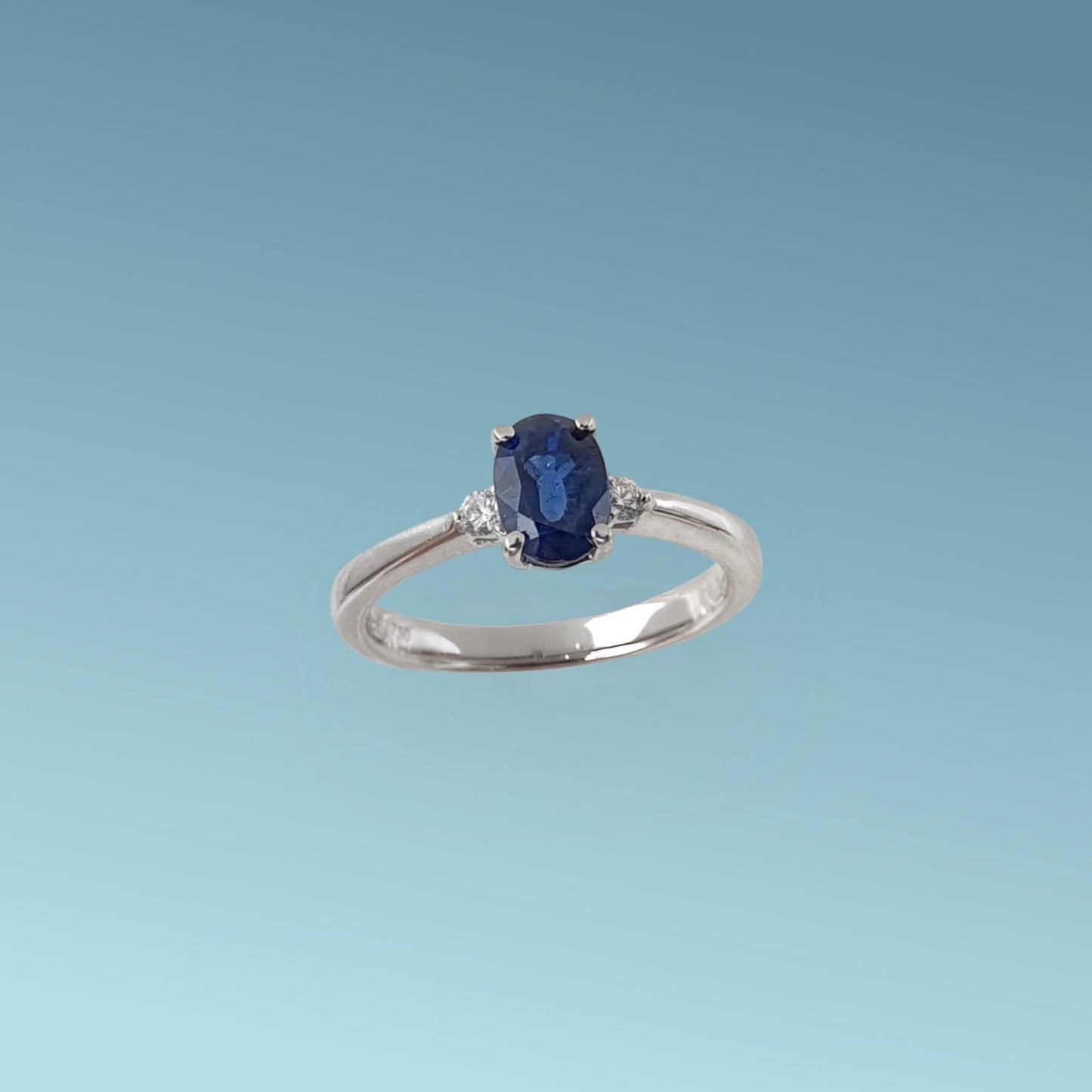 anello in oro bianco 18kt di meteore gioielli con zaffiro blu naturale taglio ovale carati 1.22 e diamanti 0.08 carati