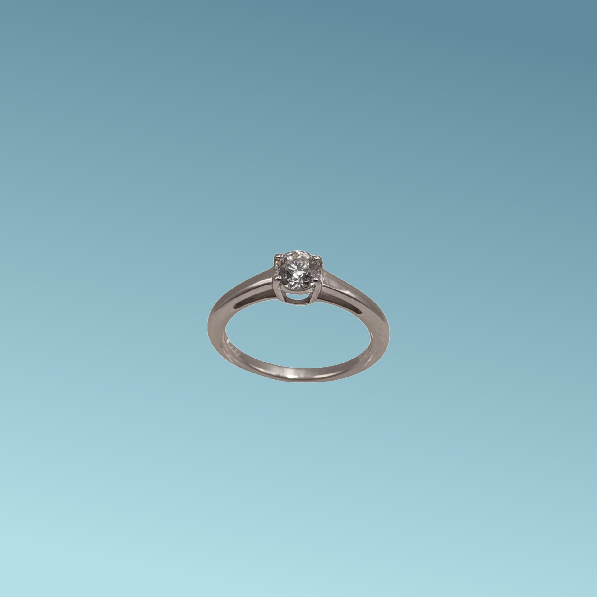 Anello Solitario in oro bianco 18kt di Meteore Gioielli con diamante naturale taglio brillante 0.50ct. 