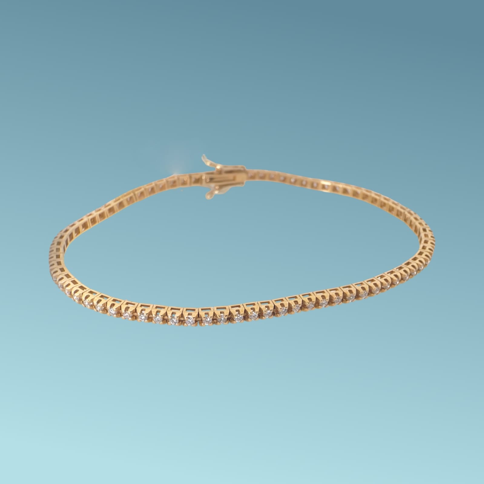 Bracciale tennis in oro 18kt di Meteore Gioielli con diamanti taglio brillante incassati su una montatura con castoni a piramide