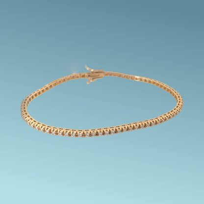 Bracciale tennis in oro 18kt di Meteore Gioielli con diamanti taglio brillante incassati su una montatura con castoni a piramide