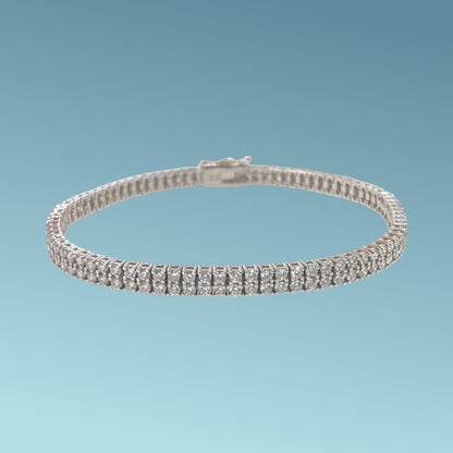 bracciale tennis in oro bianco 18kt di Meteore Gioielli con doppio castone a griffes su base quadra in cui sono incassati i diamanti naturali taglio brillante per un totale di 3.89 ct