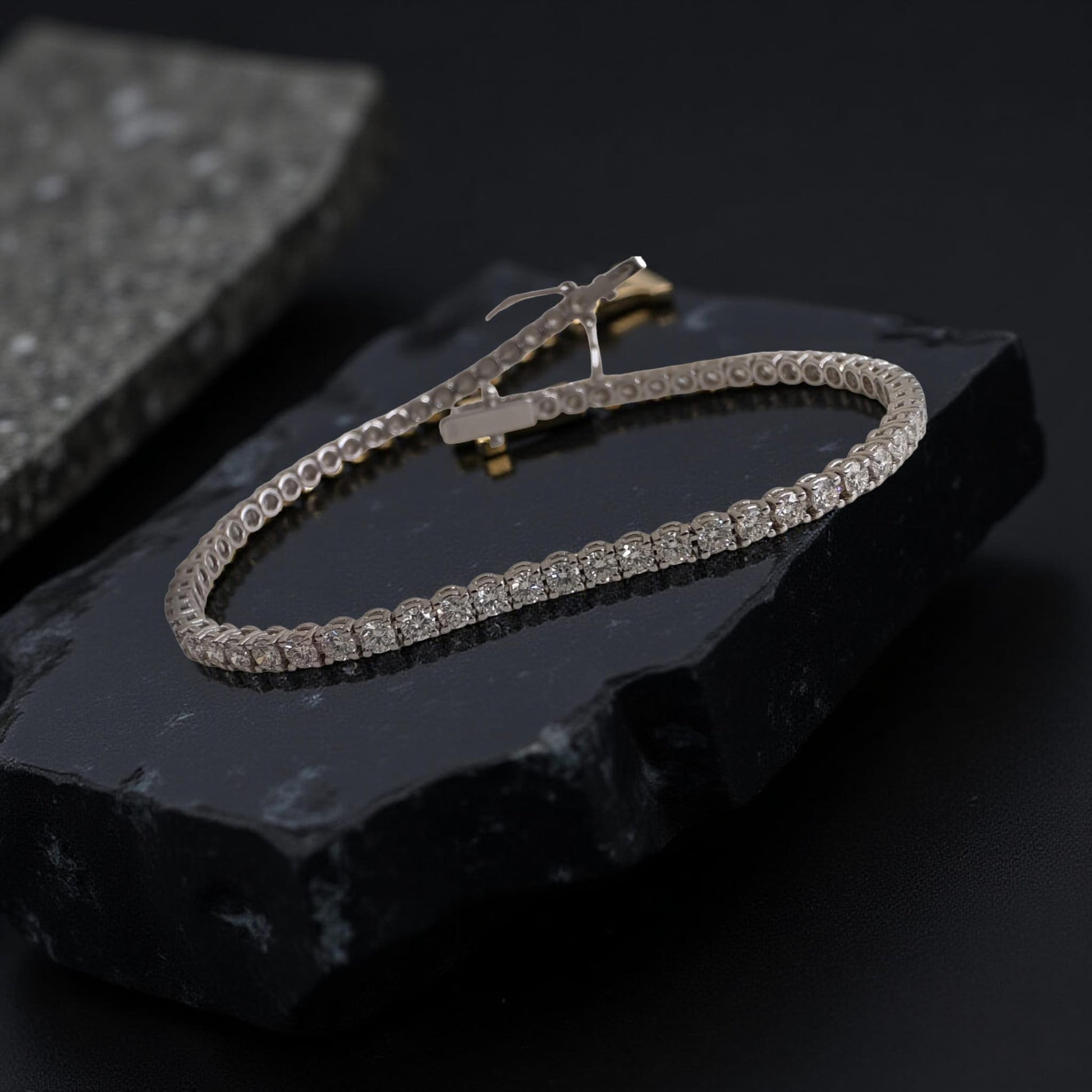 Bracciale Tennis di Meteore Gioielli in oro bianco 18kt di cm 18 con diamanti naturali taglio brillante per un totale di 3.51 ct G/VS