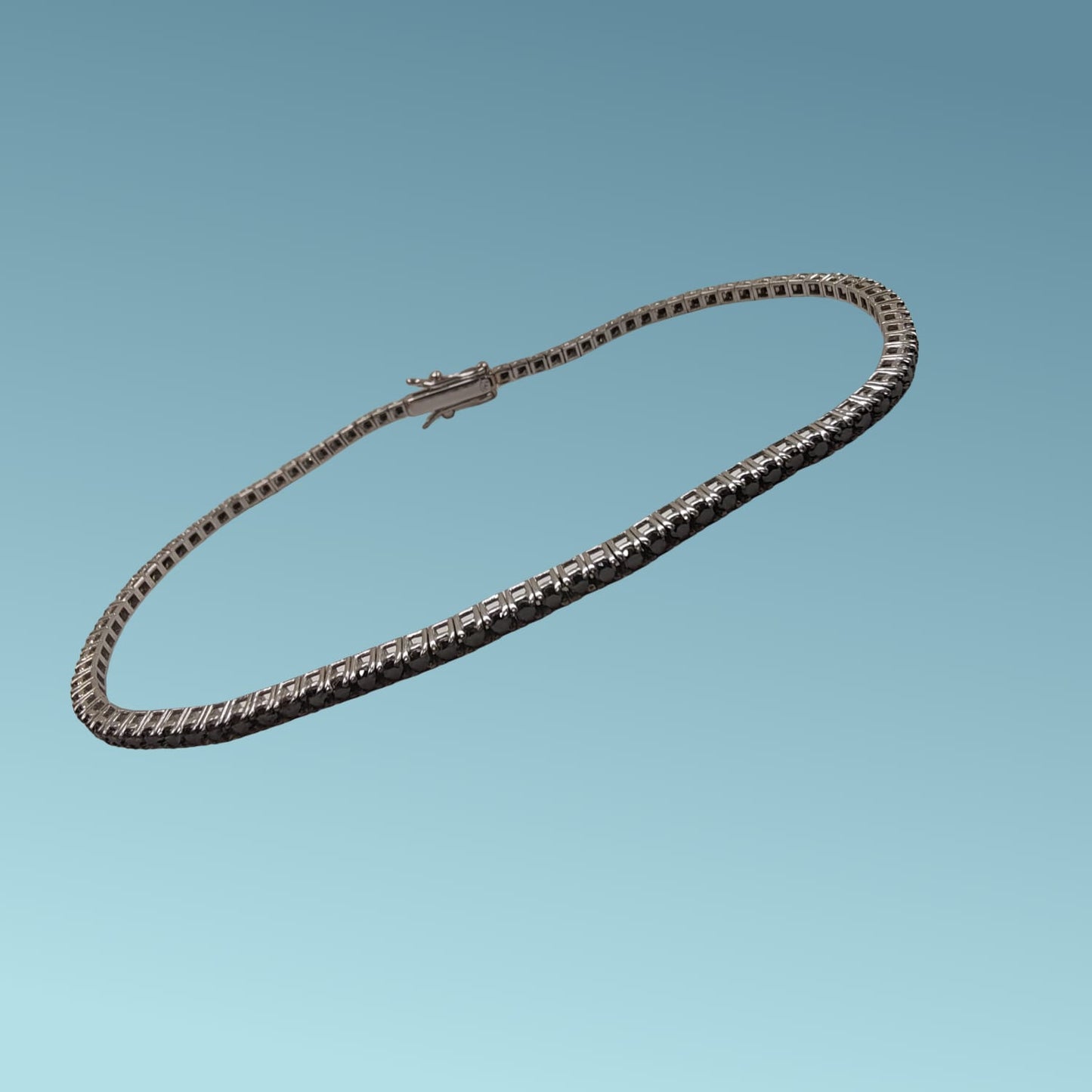 bracciale tennis da uomo in oro bianco 18kt di meteore gioielli con diamanti neri per un totale di 2.06 carati incassati su una montatura a filo diritto su base quadra .
