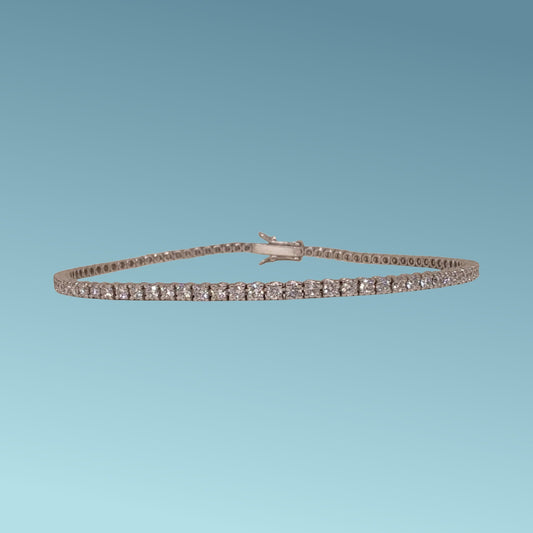 Bracciale tennis in oro bianco modello filo classico di carati 1,89. Questo modello mette in risalto i diamanti con una montattura minimalista