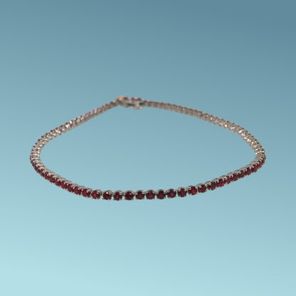 Bracciale tennis in oro bianco 18kt&nbsp; da cm 18 di Meteore Gioielli con rubini naturali taglio brillante per un totale di 2.38 ct 