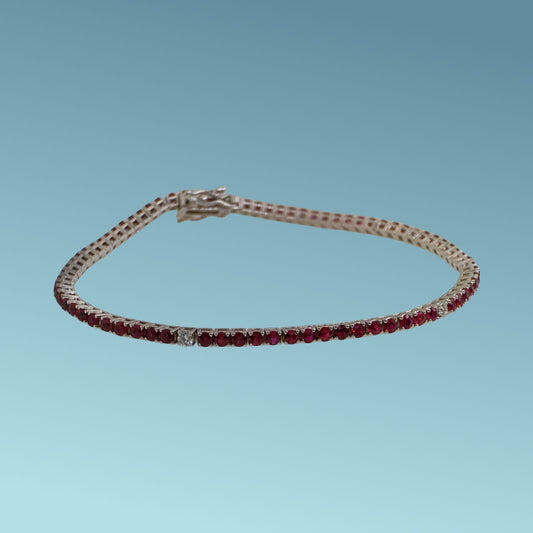 Bracciale tennis in oro bianco 18kt cm 19 di Meteore Gioielli con 5 linee di 15 rubini naturali taglio brillante per un totale di 3.00 ct intervallati da un diamante naturale taglio brillante per un totale di 0.19 ct