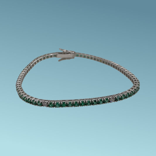 Bracciale tennis in oro bianco 18kt cm 18 di Meteore Gioielli con 7 linee di 10 smeraldi naturali taglio brillante per un totale di 2.41 ct intervallati da un diamante naturale taglio brillante per un totale di 0.18 ct