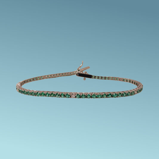 Bracciale tennis in oro bianco 18kt di Meteore Gioielli con 6 file di smeraldi naturali taglio brillante di 2.26ct intervallati da diamanti naturali  0.16ct