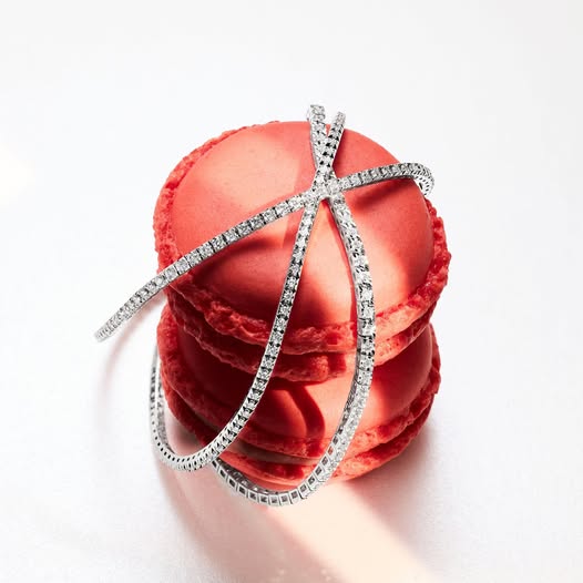immagine di bracciali tennis in oro bianco con diamanti naturali di mirco visconti