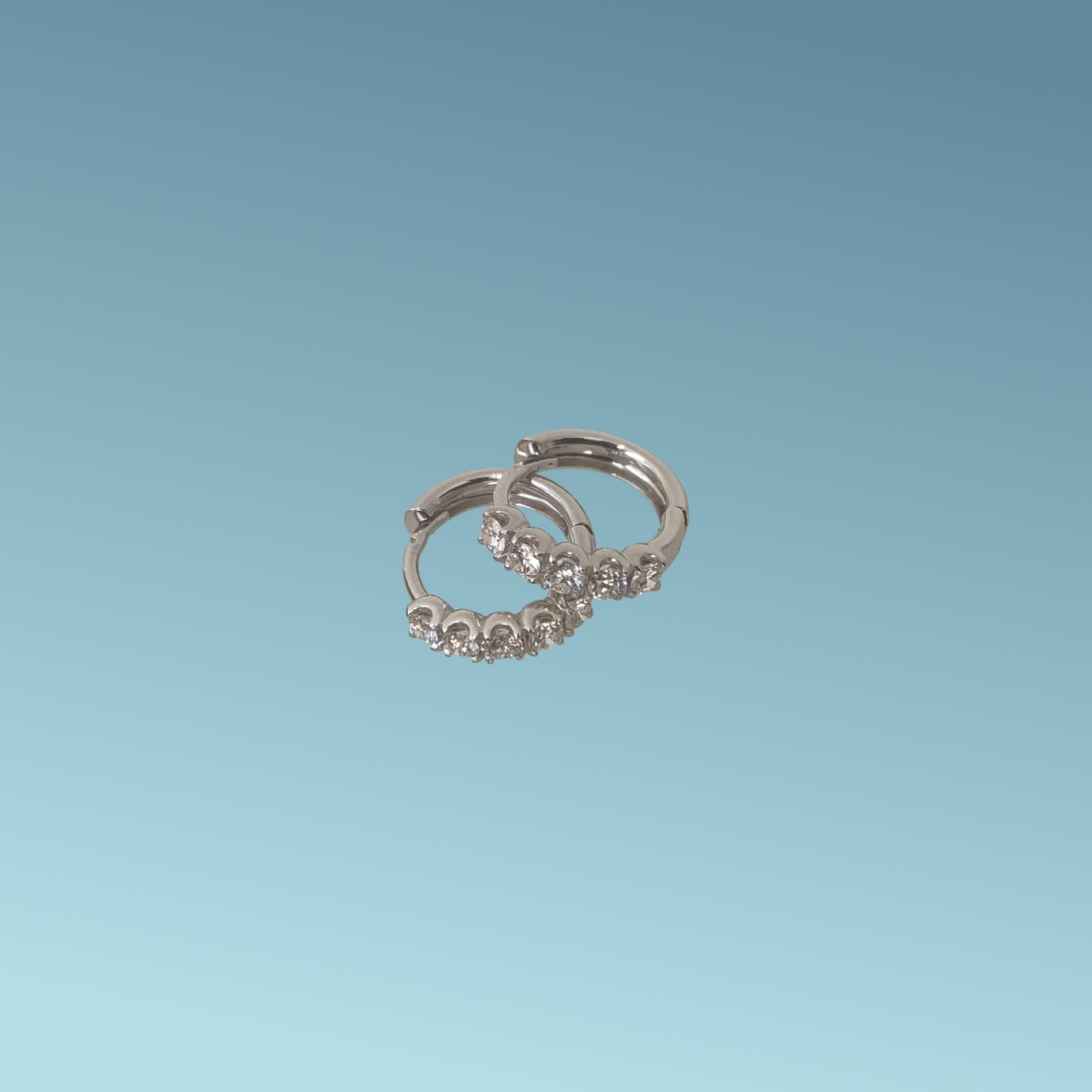 Cerchi in oro bianco 18kt di Mirco Visconti con  5 diamanti naturali taglio brillante  0.63 kt G/VS.