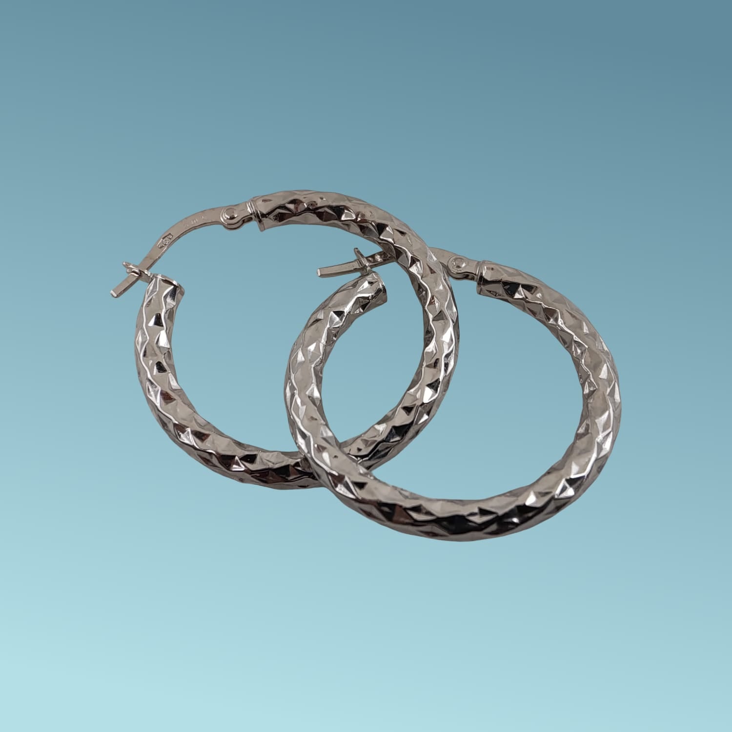 cerchi in oro bianco 18kt con lavorazione in rilievo diamantata