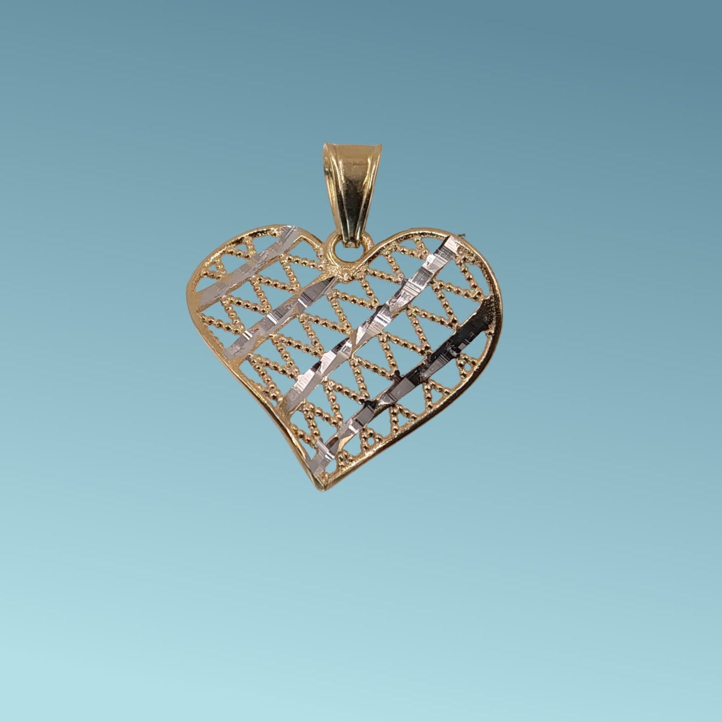 ciondolo cuore in oro giallo e bianco 18kt con lavorazione diamantata che da brillantezza e luce