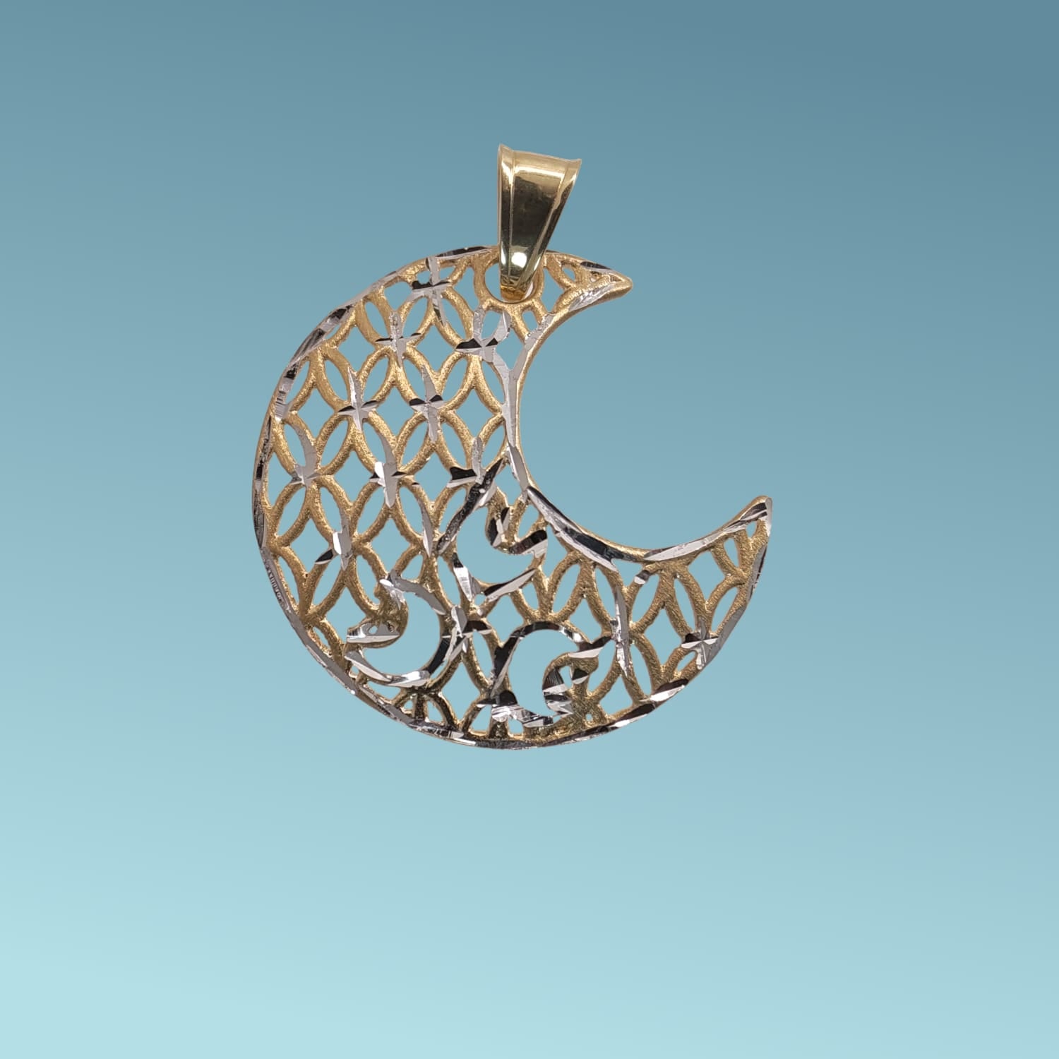 ciondolo luna in oro giallo e bianco 18kt con lavorazione diamantata che da brillantezza e luce