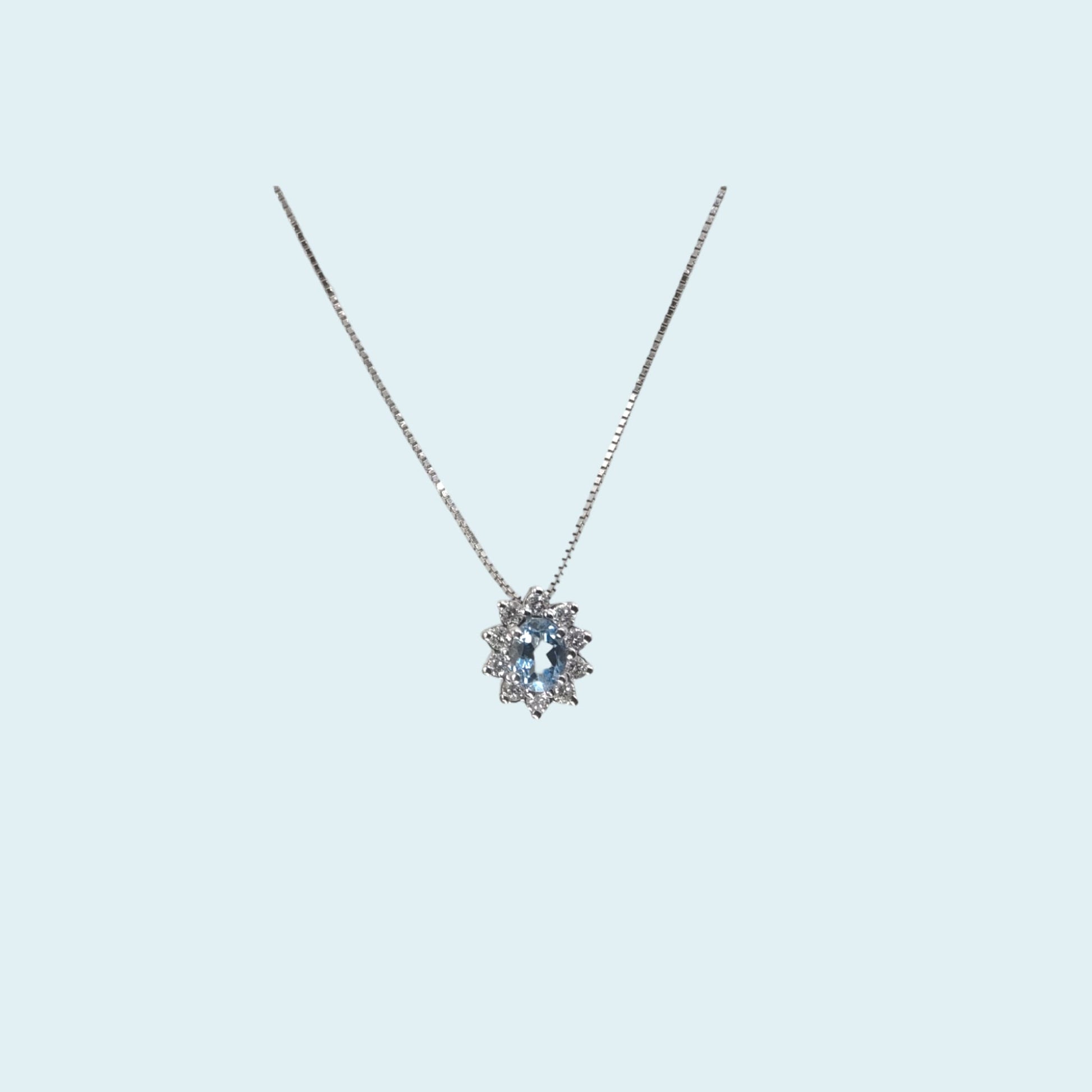 Collana in oro 18kt 45 cm di Meteore gioielli con Acquamarina naturale taglio ovale e coroncina di Diamanti naturali taglio brillante dal design Classic