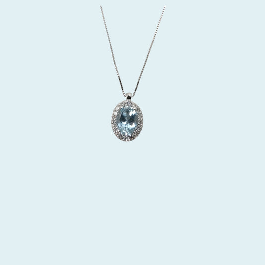Collana in oro bianco 18kt cm 45 di Meteore Gioielli con Acquamarina naturale taglio ovale e giro di diamanti naturali taglio brillante. 
