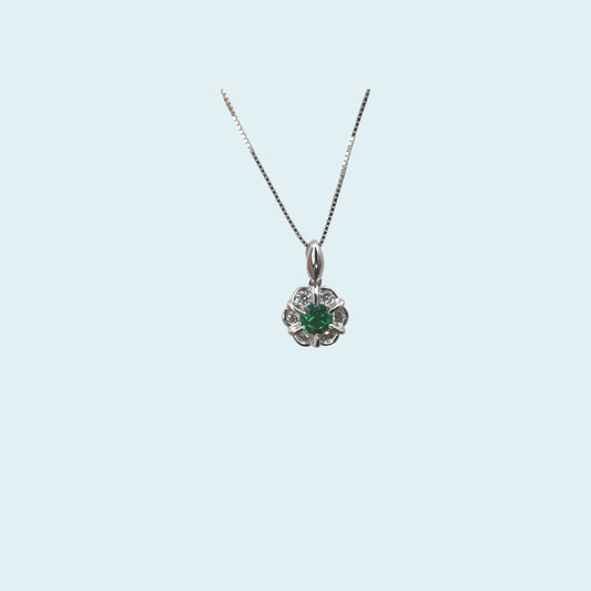 Collana in oro bianco 18kt cm 45 di Meteore Gioielli con Smeraldo naturale tondo taglio brillante e contorno di diamanti naturali taglio brillante