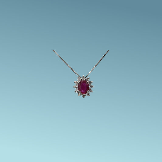 Girocollo in oro bianco 18kt cm 45 di Meteore Gioielli con Rubino naturale taglio ovale ct 0.41, incassato al centro di una coroncina di diamanti naturali taglio brillante per un totale di 0.13 ct.