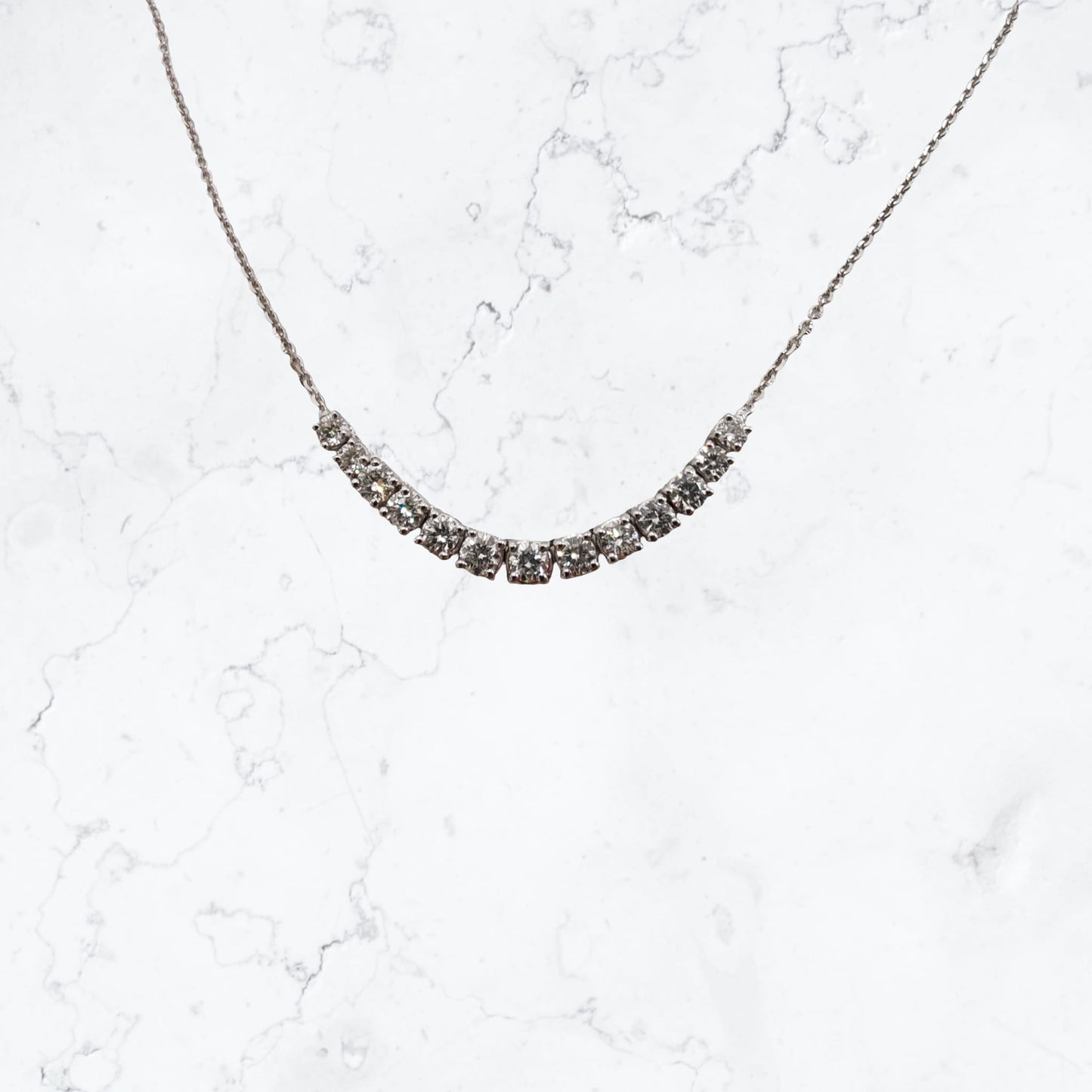 collana elegante in oro 18kt con diamanti degradé luminosi 1.11 carati