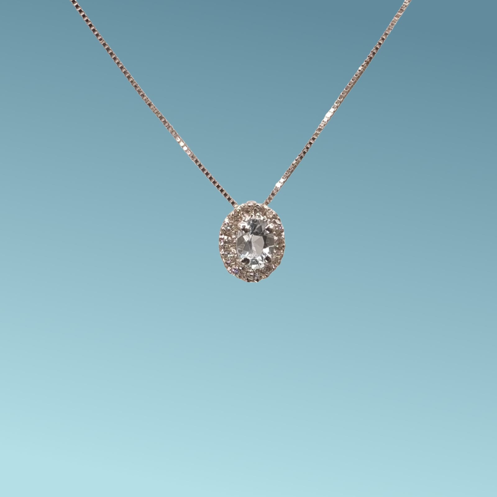 Girocollo in oro bianco 18kt cm 45 di Meteore Gioielli con Acquamarina naturale di forma ovale 3x4 mm e giro di diamanti naturali taglio brillante