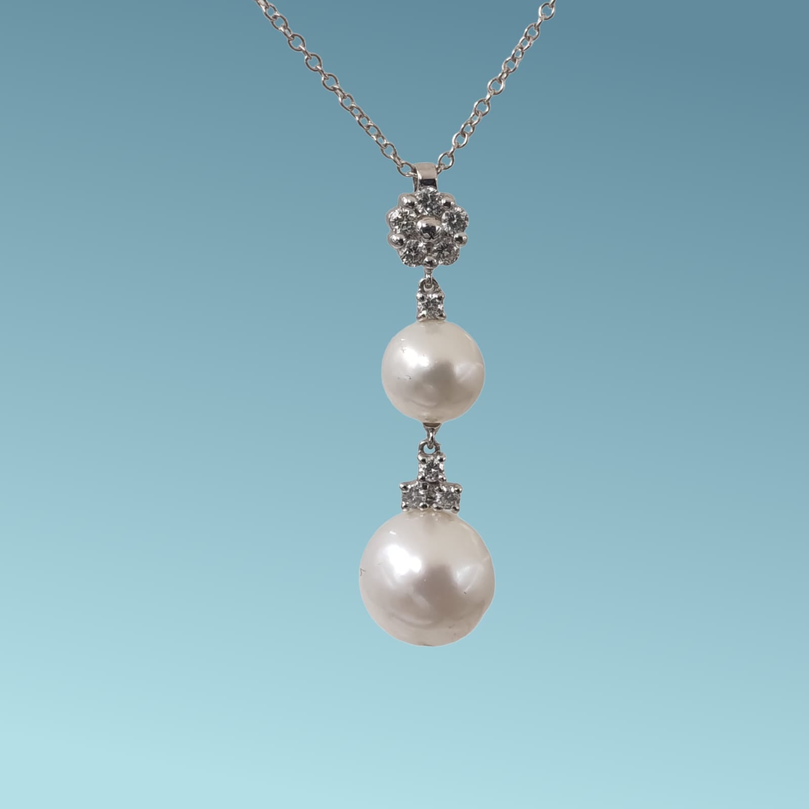Girocollo in oro bianco 18kt maglia rolò di Meteore Gioielli con due perle di coltivazione in acqua dolce diam 8.5-9 mm e 6.5-7 mm e diamanti naturali 0.16ct
