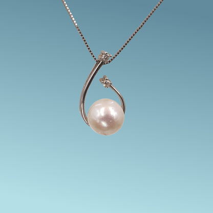 Girocollo in oro bianco 18kt di Meteore Gioielli e pendente con perla naturale di coltivazione in acqua dolce e diamanti naturali taglio brillante ct 0.03