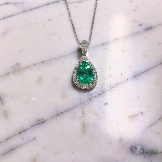 Collana firmata Meteore Gioielli in Oro Bianco 18 Kt con smeraldo naturale taglio a goccia 0,94 ct e diamanti naturali 0,13 ct