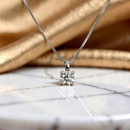 Collana Punto Luce con Diamante 0.31 ct  E color SI1, Certificato IGI, taglio excellent, nessuna fluorescenza