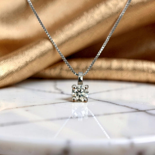 Collana Punto Luce con Diamante 0.31 ct  E color SI1, Certificato IGI, taglio excellent, nessuna fluorescenza