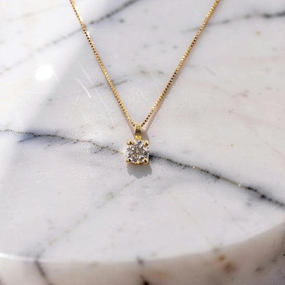 Collana Punto Luce oro giallo 18kt con diamante naturale 0,31 ct colore E purezza SI1 certificaziopne IGI