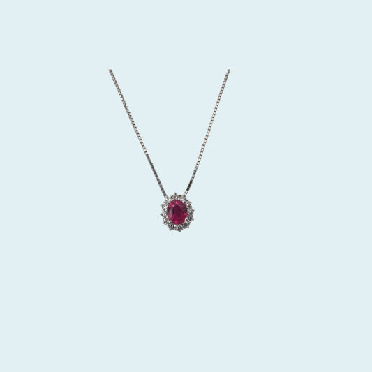 Collana in oro bianco 18kt cm 45 di Meteore Gioielli con Rubino naturale taglio ovale e contorno di diamanti naturali taglio brillante. 