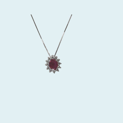 Collana in oro 18kt 45 cm di Meteore gioielli con Rubino naturale ovale e coroncina di Diamanti naturali taglio brillante dal design Classico ma sempre attuale.