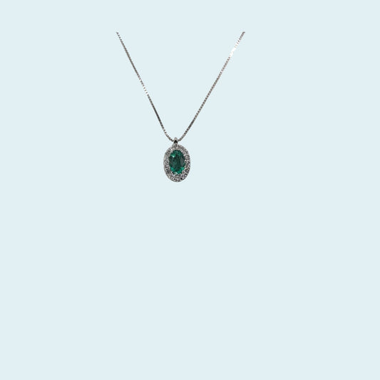 Collana in oro bianco 18kt cm 45 di Meteore Gioielli con Smeraldo naturale taglio ovale e contorno di diamanti naturali taglio brillante. 