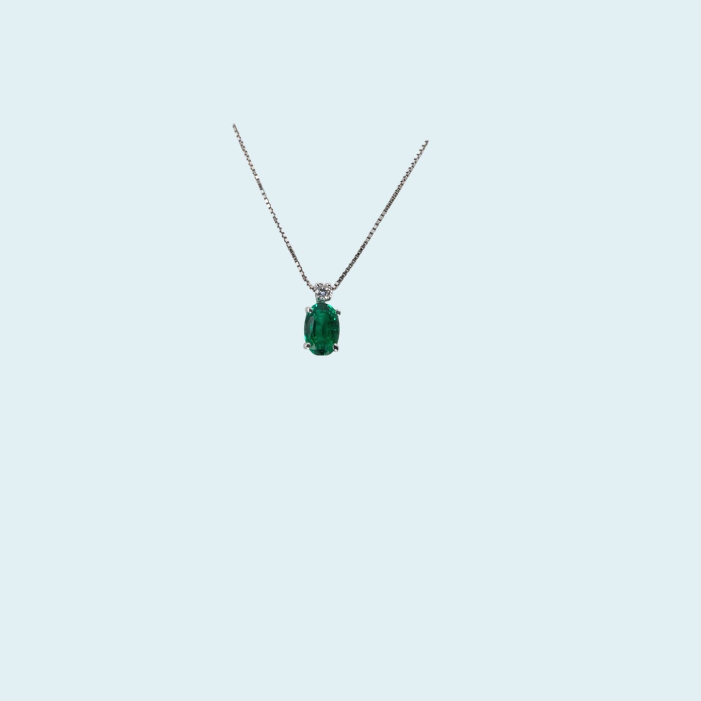 collana in oro bianco 18kt cm 45 di meteore gioielli con smeraldo naturale taglio ovale e un diamante naturale taglio brillante.