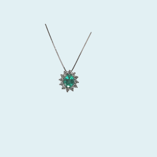 Collana in oro 18kt 45 cm di Meteore gioielli con Smeraldo naturale taglio ovale e coroncina di Diamanti naturali  dal design Classico ma sempre attuale. 