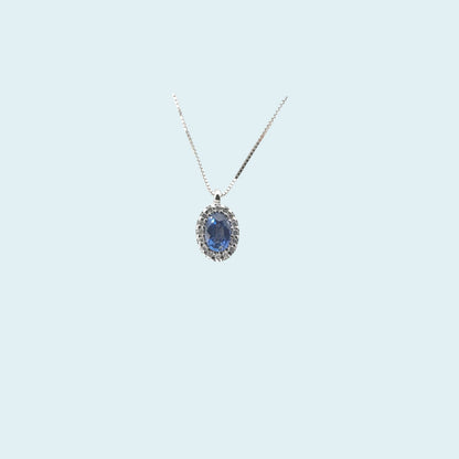 Collana in oro bianco 18kt cm 45 di Meteore Gioielli con Zaffiro naturale taglio ovale e contorno di diamanti naturali taglio brillante.