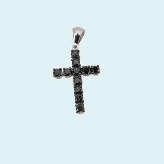 Croce in oro bianco 18 carati di Meteore Gioielli  h 25mm incastonata con diamanti neri naturali.