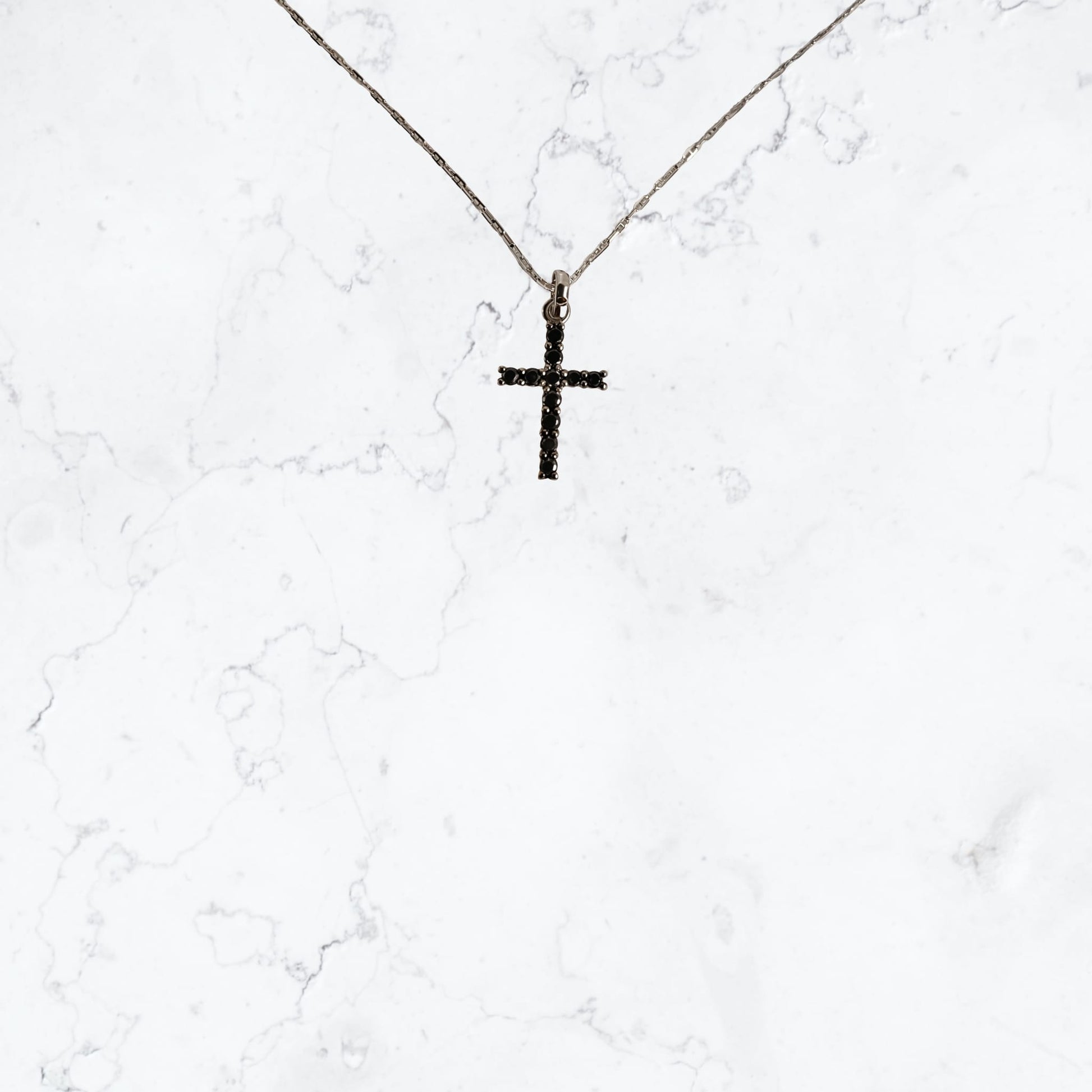 collana uomo croce in oro bianco  diamanti neri 