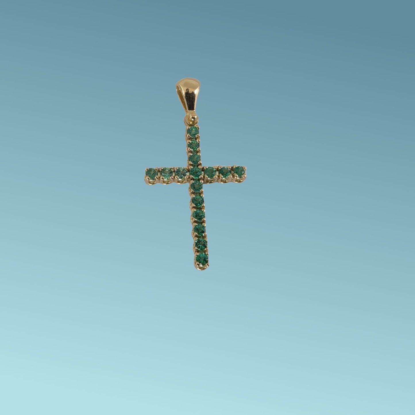 ciondolo in oro giallo 18kt di meteore gioielli a forma di croce cm 2.5 con 16 smeraldi naturali taglio brillante di 0.22 ct.