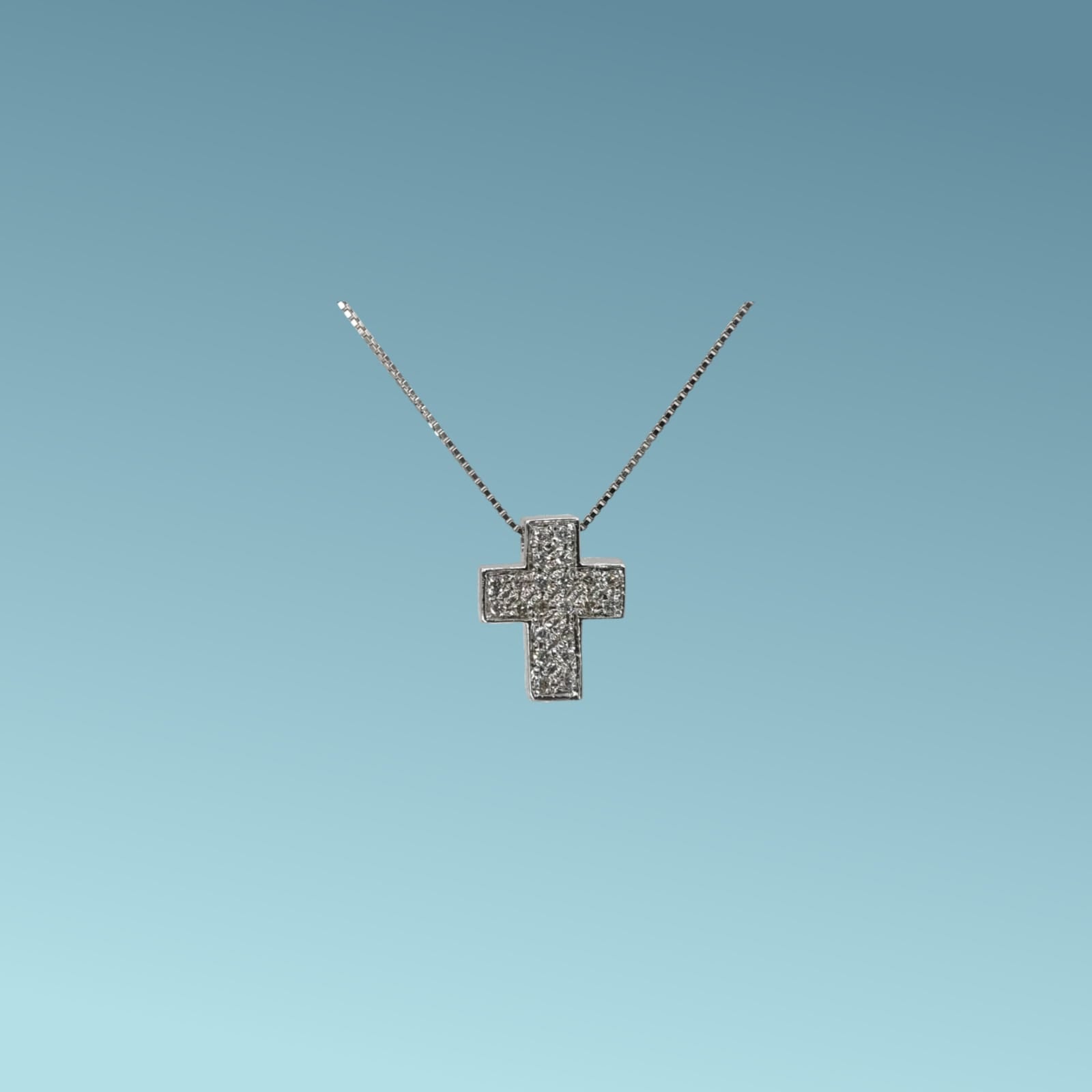 collana con croce in oro con pavè di diamanti modello medio