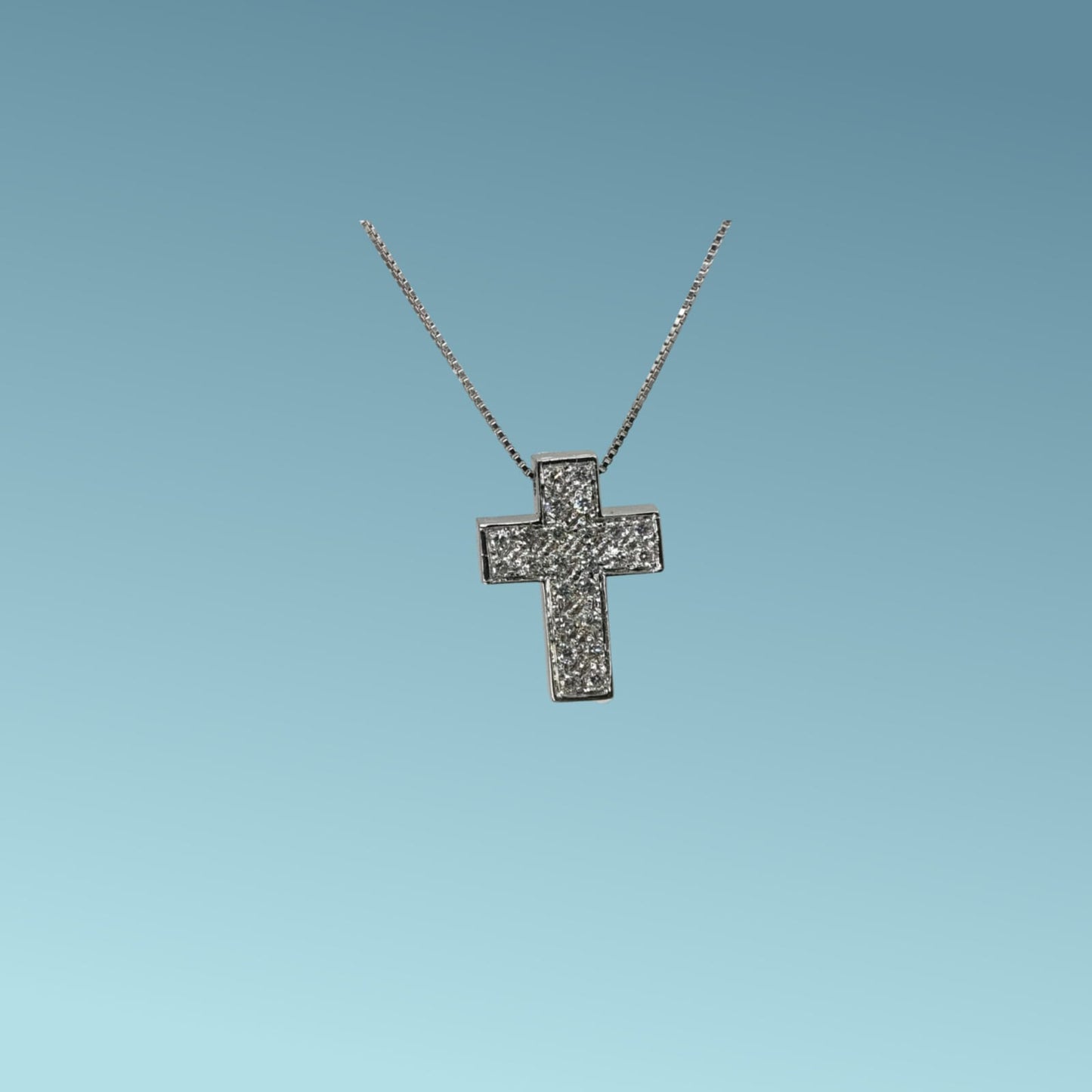 collana con croce in oro con pavè di diamanti 