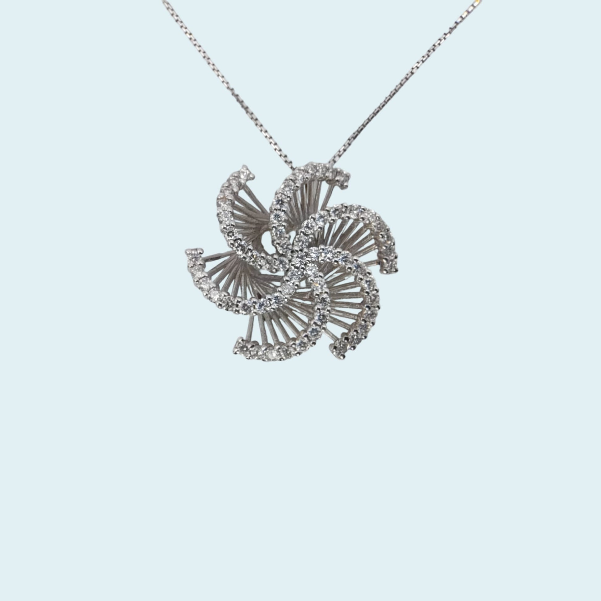 collana con pendente a forma di girandola in oro con diamanti
