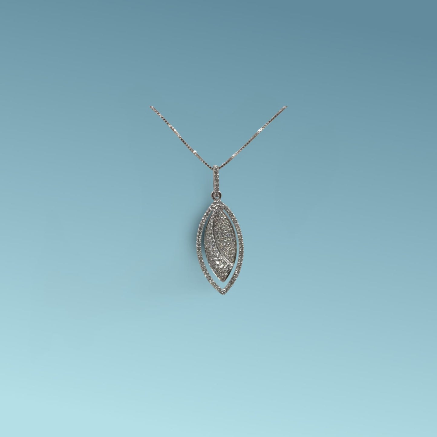 girocollo in oro bianco 18kt cm 45 di meteore gioielli con pendente di forma ovale con pavé di diamanti naturali taglio brillante ct 0.43 g/v