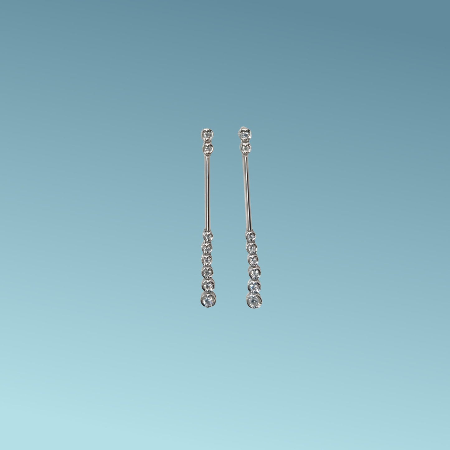 orecchini in oro bianco 18kt di meteore gioielli presentano una cascata di diamanti naturali taglio brillante per un totale di 0.15ct 