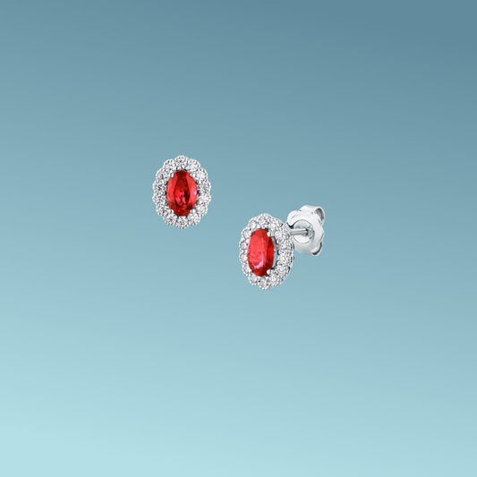 Orecchini in oro bianco 18kt di Mirco Visconti con rubini naturali taglio ovale da 1.05 ct e un contorno di diamanti naturali taglio brillante ct 0.31 G/VS.