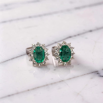 Orecchini in Oro Bianco 18Kt con Smeraldi Naturali 1.31 ct e Diamanti Naturali 0.62 ct Meteore Gioielli