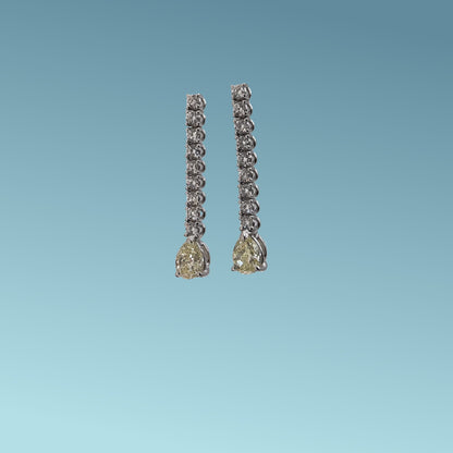 Orecchini tennis in oro bianco 18kt di Meteore Gioielli con diamanti naturali taglio brillante da 0.54ct e due  diamanti fancy a goccia colore yellow di 0.82ct
