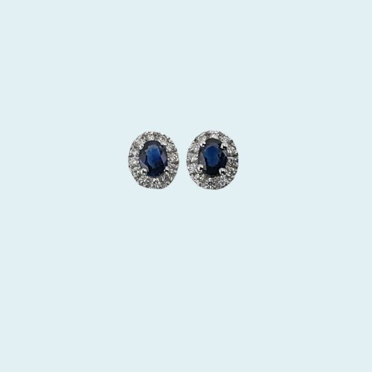 Orecchini con chiusura a perno con farfalline in oro bianco 18kt di Meteore Gioielli con Zaffiri naturali ovali 3x4 mm e giro di diamanti naturali