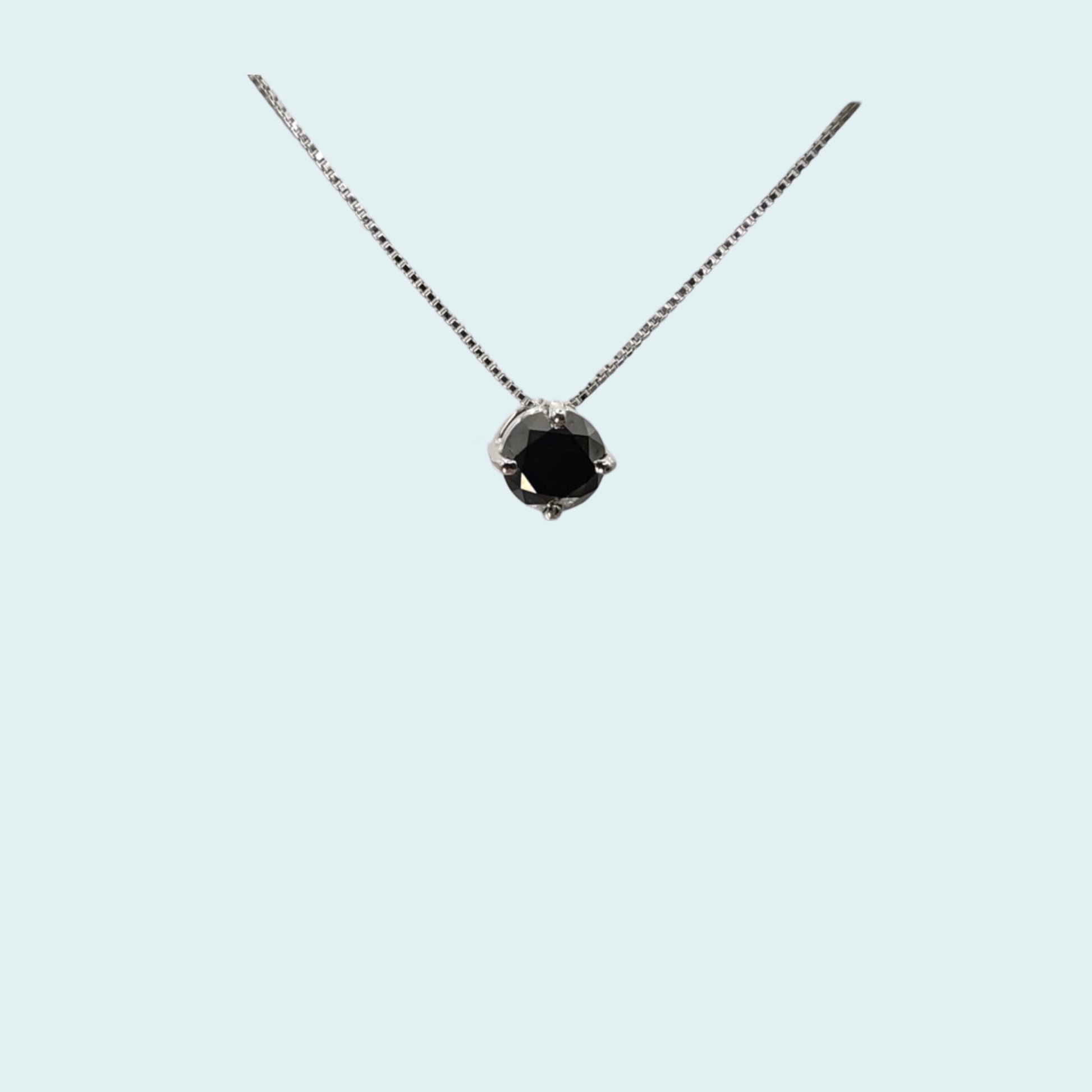 collana punto luce in oro bianco 18 carati con diamante nero montato a vista con piccole griffe