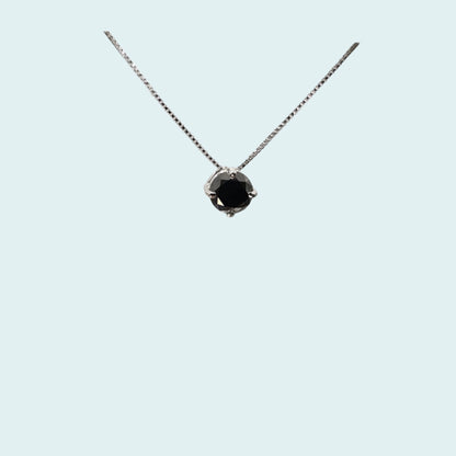 collana punto luce in oro bianco 18 carati con diamante nero montato a vista con piccole griffe