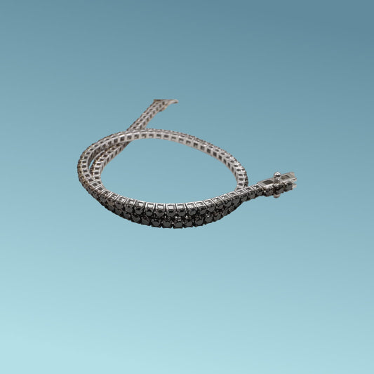 Bracciale tennis in oro bianco con diamanti neri di carati 2.13 con punte brunite. Lunghezza 19cm di Meteore Gioielli 